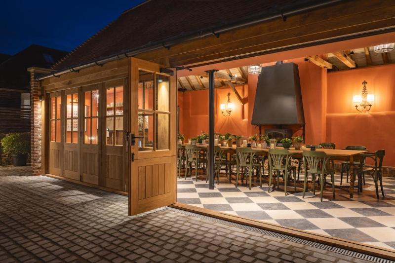 The Swan Inn Fittleworth Exterior photo