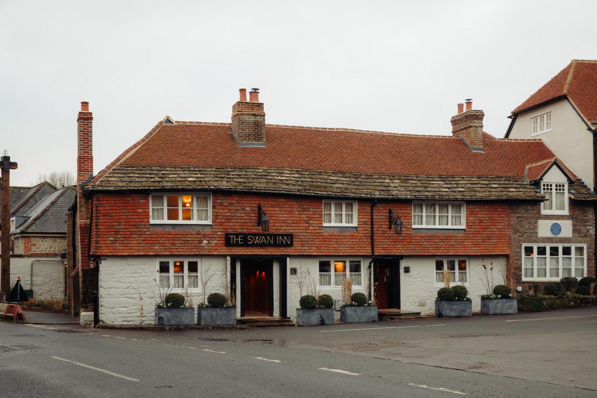 The Swan Inn Fittleworth Exterior photo